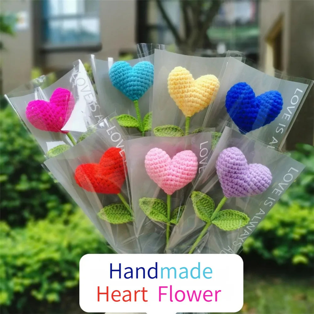Decorbites™ Handgewebter Liebesherz-Garn-Häkelblumenstrauß mit grünem Laubzweig