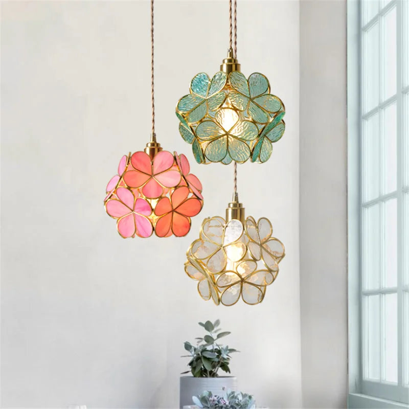 Decorbites™ Glas-Blütenblütenanhängerleuchte: Handgefertigte moderne Blumen-Bleiglaslampe für Schlafzimmer & Wohnzimmer
