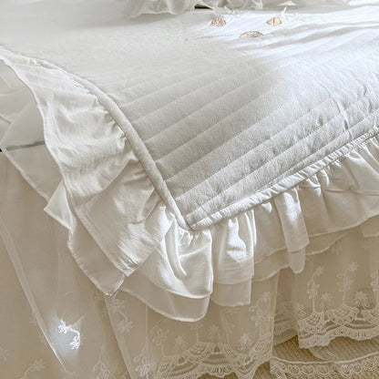 DecorBites™ Handmade Lace Flowers Quilted Bedspread Coverlet Queen Double Mattress Cover