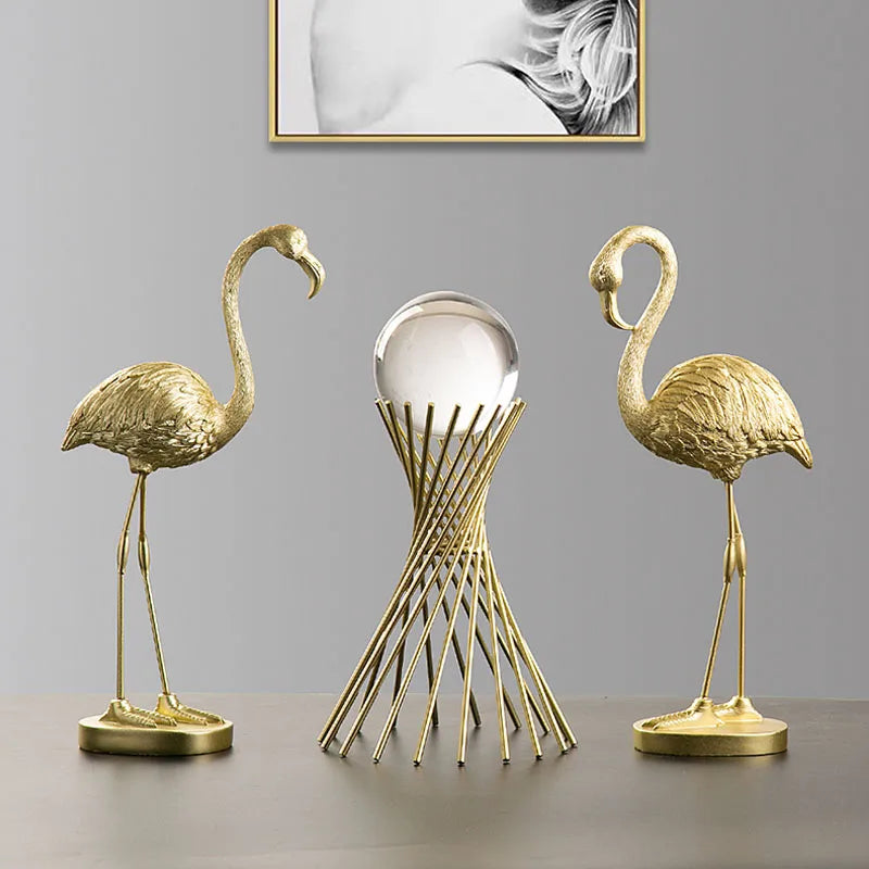 Decorbites™ Goldene Flamingo-Harzfiguren: Luxus-Tierdekoration für Zuhause & Büro