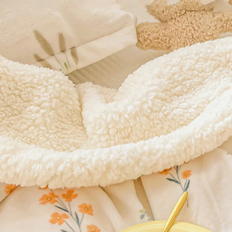 Decorbites™ Gemütliche Milchvelours-Cartoon-Decke für Einzelbett, Studentenwohnheim: Frühling & Herbst Decke