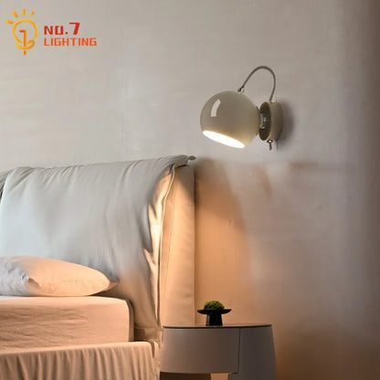 Decorbites™ Sahne Wind LED Wandlampe, drehbare minimalistische Eisenkunst-Wandleuchte für Schlafzimmer & Wohnzimmer