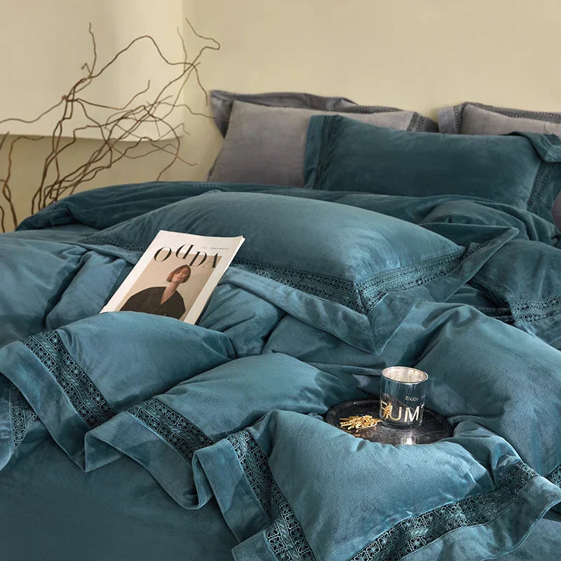 Decorbites™ Kuscheliges Samt-Spitzen-Bettwäsche-Set: Daunendeckelbezug, Laken, Kissenbezüge – 4 Teile warm & stilvoll