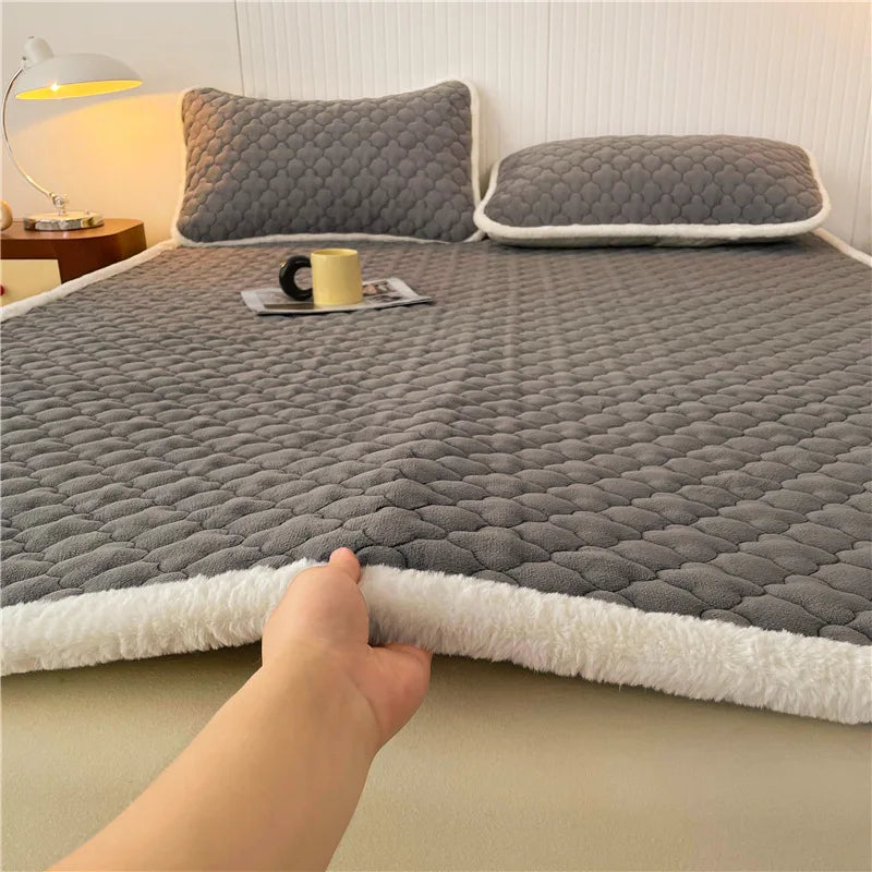 Decorbites™ antibakterielles Milchsamt-Matratzenpolster, dick und warm mit rutschfesten Gurten