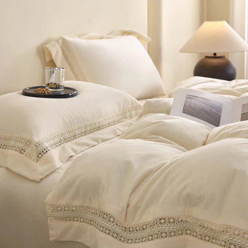 Decorbites™ Kuscheliges Samt-Spitzen-Bettwäsche-Set: Daunendeckelbezug, Laken, Kissenbezüge – 4 Teile warm & stilvoll
