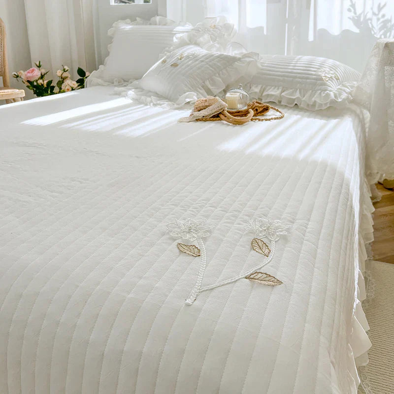 DecorBites™ Handmade Lace Flowers Quilted Bedspread Coverlet Queen Double Mattress Cover