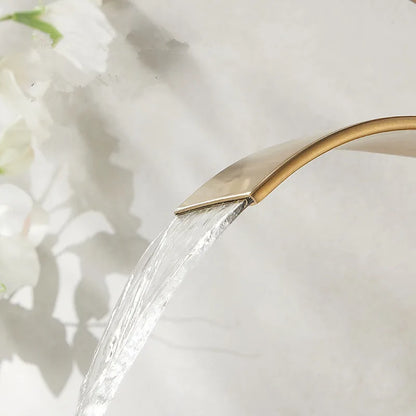 Decorbites™ Gold Badezimmerarmatur: Messing-Roségold Waschbecken-Wasserfall-Mischbatterie