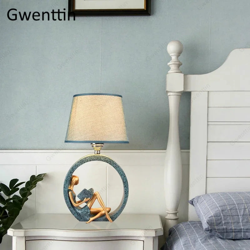 Decorbites™ Gitarrenmädchen-Tischleuchte für Schlafzimmer und Schreibtisch - Nordisches Wohnaccessoire