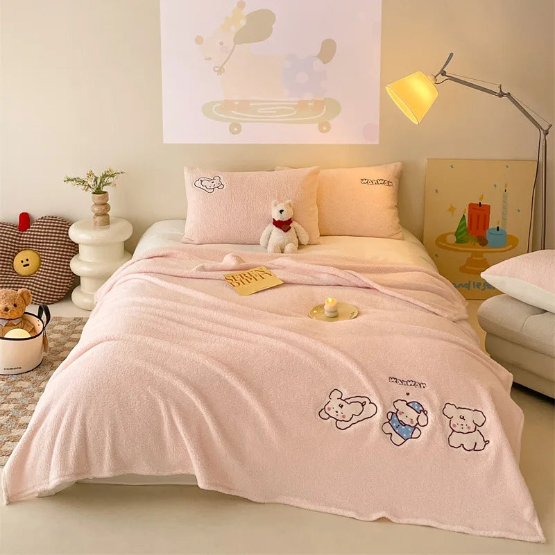 DecorBites™ Cozy Teddy Fleece Blanket - Luxury Bedspread for All Seasons