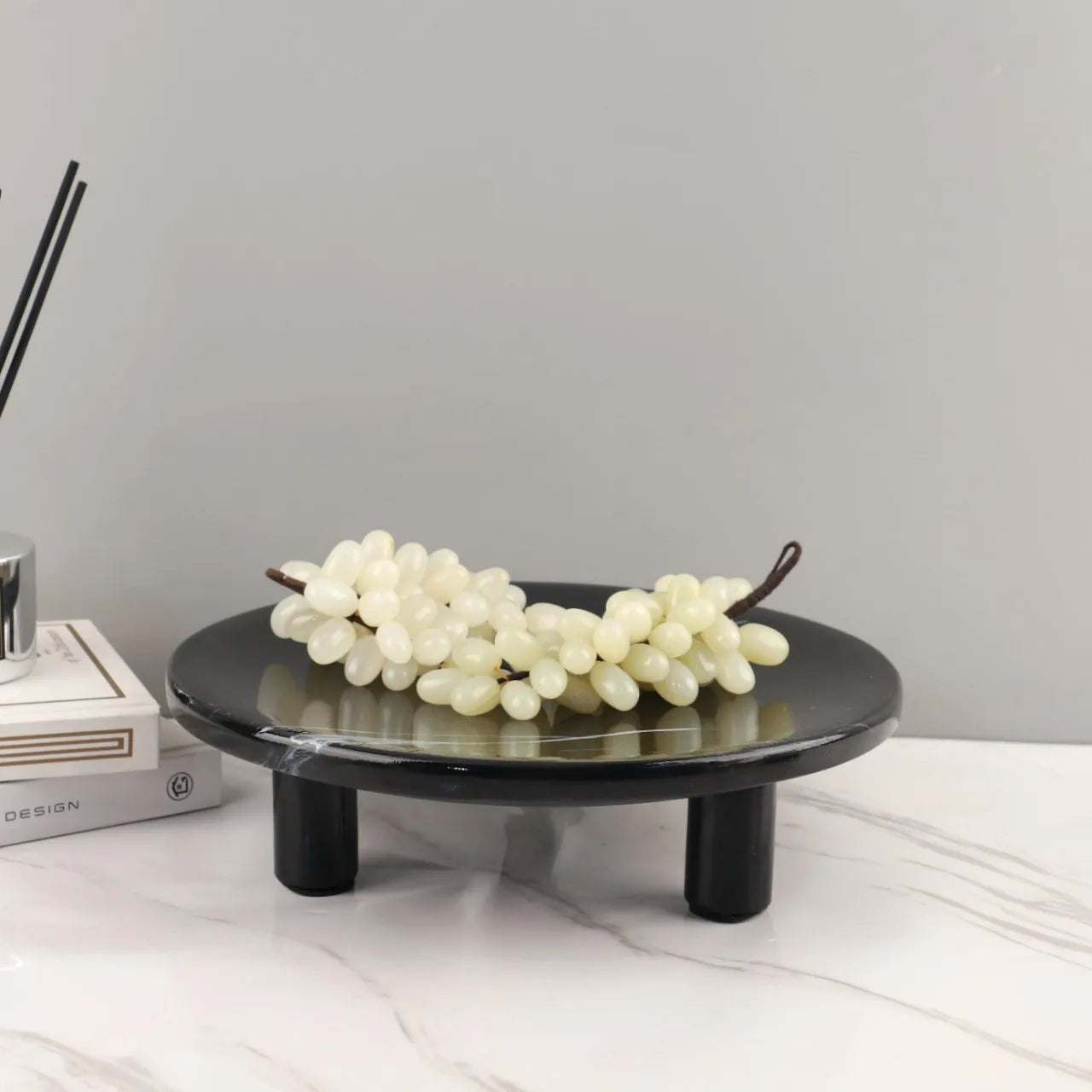 Decorbites™ Imitationsmarmorharz Dreibeiniges Obsttablett - Minimalistische Schreibtischdekoration