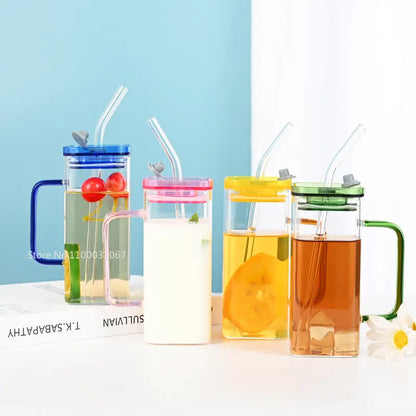 Decorbites™ Glas-Trinkbecher mit Trinkhalm und Acryl-Deckel, farbiger Griff für Getränke