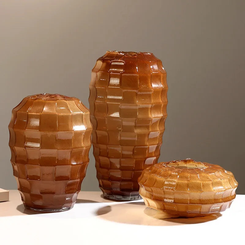 Decorbites™ Geometrische Frostglasvase mit Karo-Blumenarrangement