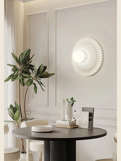 Decorbites™ Französische Creme-Wind-Wandlampe, Geschnitzte Designer-Landhaus-Stil-Wandleuchte für Schlafzimmer und Wohnzimmer