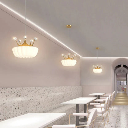 Decorbites™ Goldene Krone Anhängerleuchte: Luxuriöse Wolken-Hängeleuchte für Kinderzimmer und Wohnzimmer
