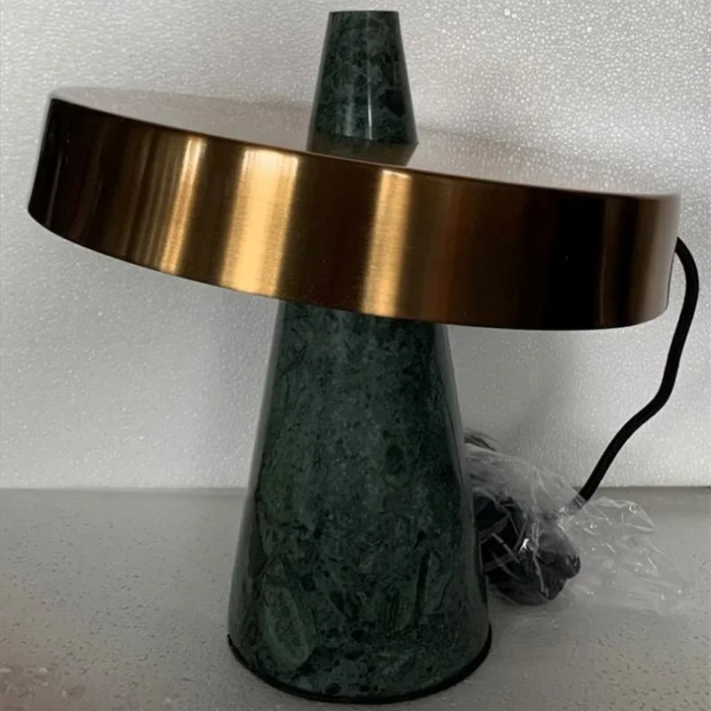 Decorbites™ Grüner Marmor-Tischleuchte: Elegante europäische Metallbeleuchtung für Vintage-Wohnzimmer