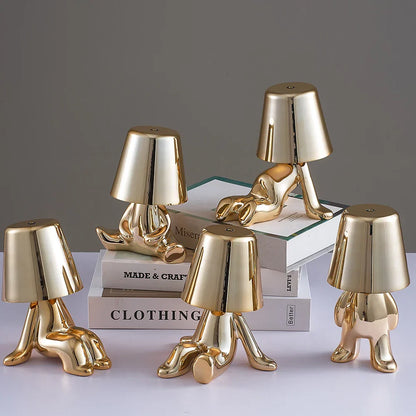 Decorbites™ Kleiner Goldener Mann Tischlampe – Kunst-Dekor-Nachtlicht für Wohnzimmer und Kinderzimmer