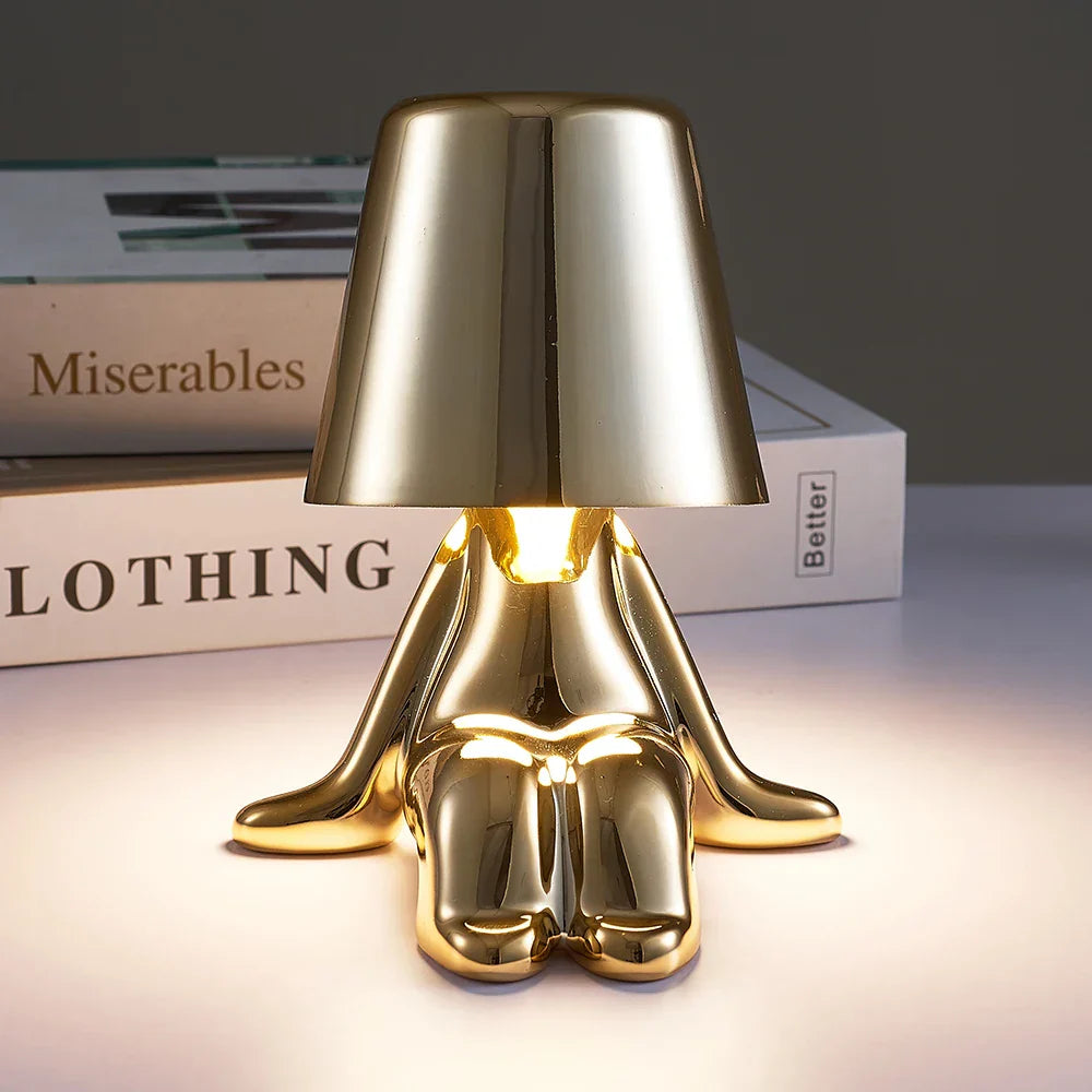 Decorbites™ Kleiner Goldener Mann Tischlampe – Kunst-Dekor-Nachtlicht für Wohnzimmer und Kinderzimmer