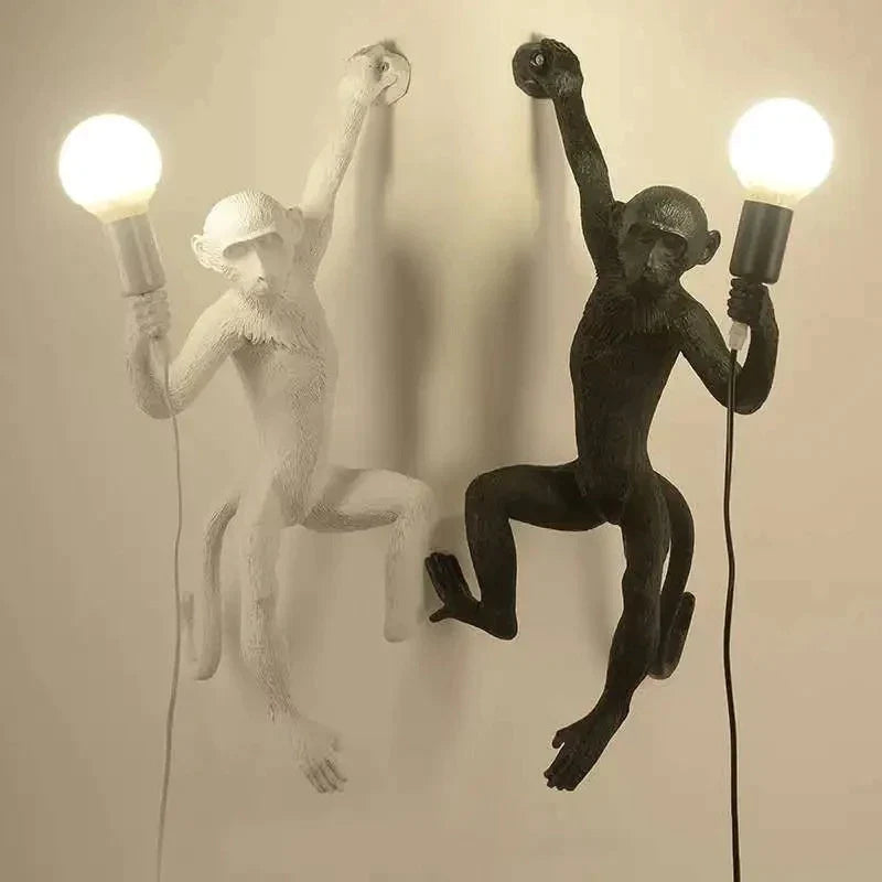 Decorbites™ 3-Affen-Hängeleuchter - Schwarz-weißes Harz - Hochwertige Innen-LED-Dekoration
