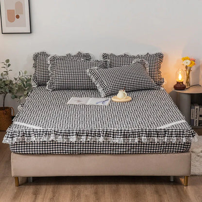 Decorbites™ Baumwoll-Karosé-Streifen-Rüschen-Bettwäsche-Set mit Spitzenakzenten