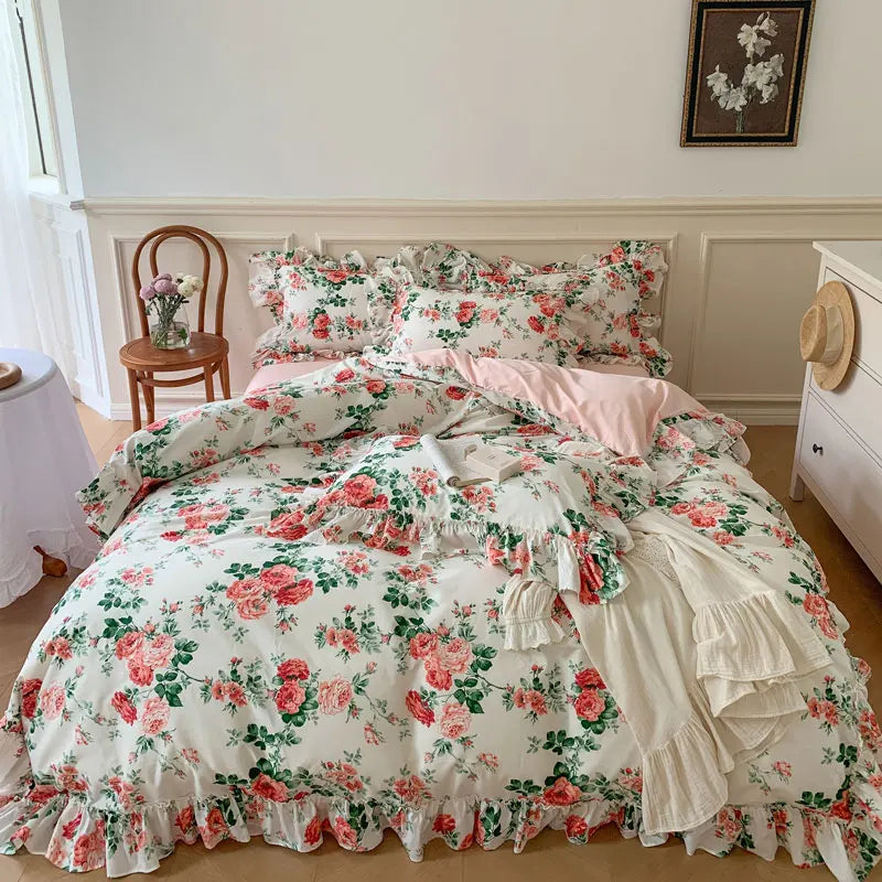 Decorbites™ Französisches Vintage-Rosen-Druck-Bettwäsche-Set mit Spitzenvolants und Leinen-Details