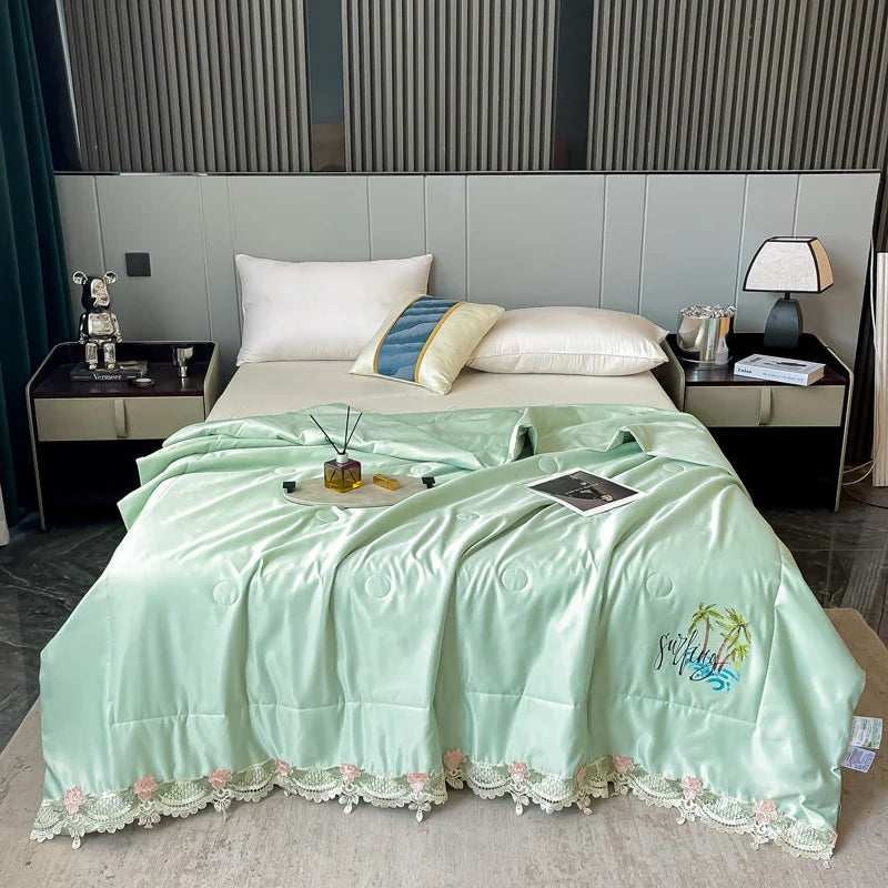 Decorbites™ Spitzendekor Blumenstickerei Kühle Bettdecke - Maschinenwaschbare Sommerquilt