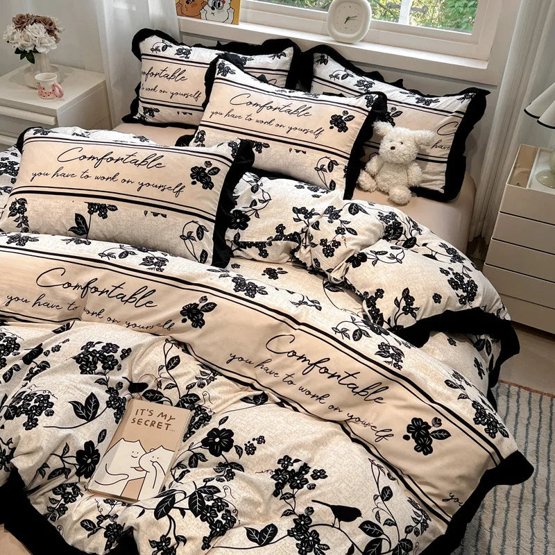 Decorbites™ Korean Black White Hepburn Style Bettwäsche-Set mit Spitzen-Spannbettlaken-Set