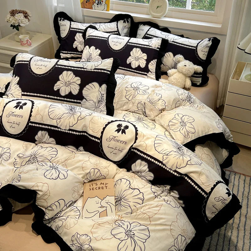 Decorbites™ Korean Black White Hepburn Style Bettwäsche-Set mit Spitzen-Spannbettlaken-Set