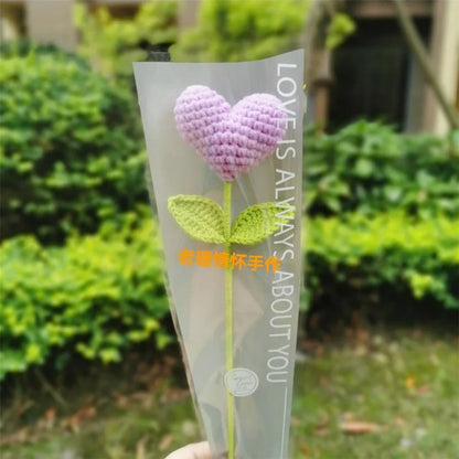 Decorbites™ Handgewebter Liebesherz-Garn-Häkelblumenstrauß mit grünem Laubzweig