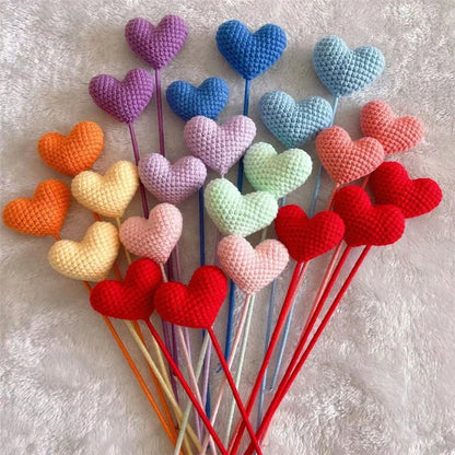 Decorbites™ Herzförmiges gehäkelter Blumenstrauß - Handgefertigte Hochzeits- und Wohnraumausstattung & Familien-Geschenk