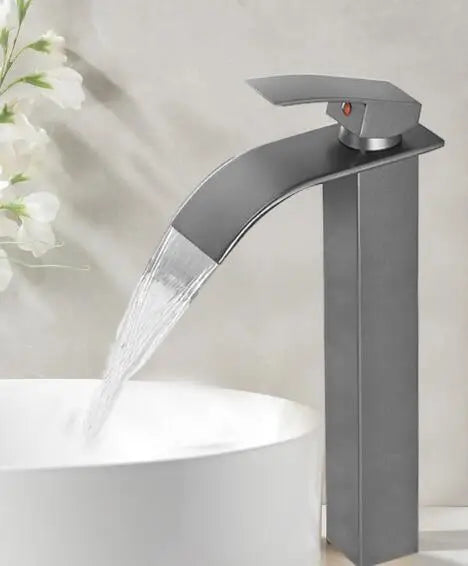 Decorbites™ Gold Badezimmerarmatur: Messing-Roségold Waschbecken-Wasserfall-Mischbatterie