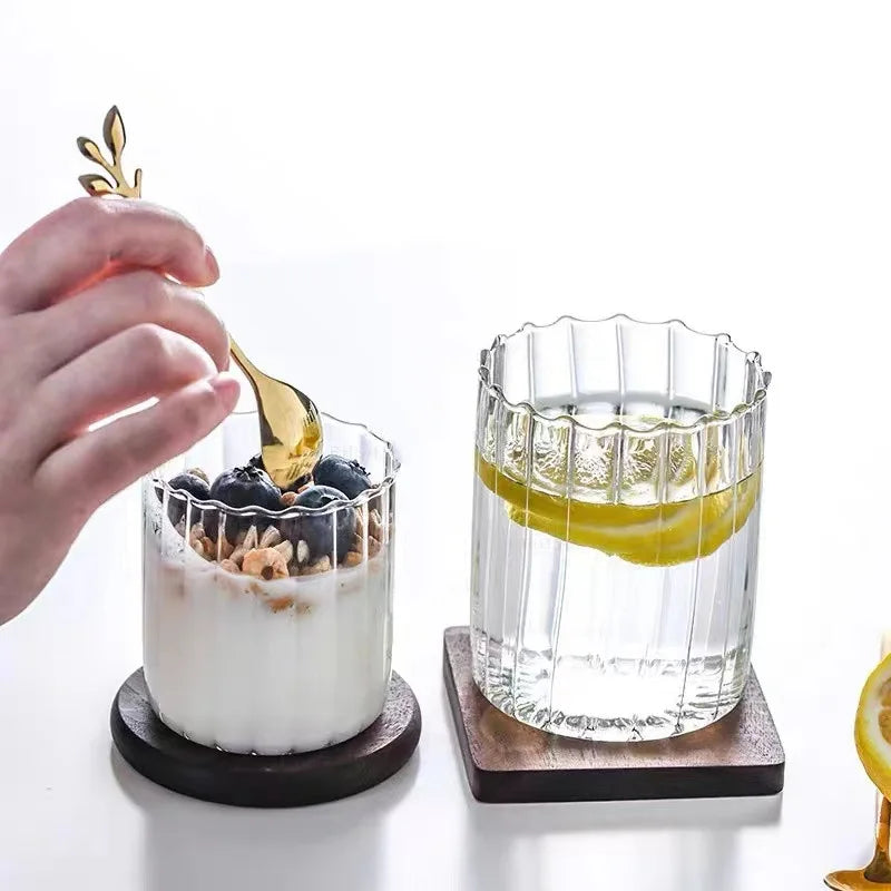 Decorbites™ Glas-Wellenbecher – Hitzebeständiges nordisches Design für Wasser, Saft, Milch, Whiskey