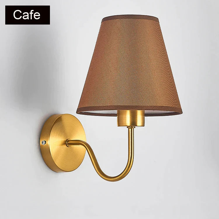 Decorbites™ Goldstoff-Wandlampe: Moderne nordische Schlafzimmerleuchte für Hotelgänge & TV-Hintergrund.