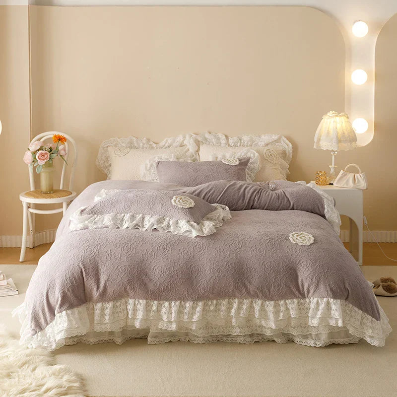 Decorbites™ Luxus-Geschnitztes Samt-Spitzen-Volants-Bettwäsche-Set mit Steppdecken-Bettrock