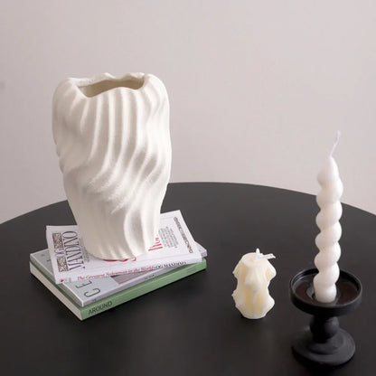 Decorbites™ Unregelmäßige Wellenmuster Keramikvase Weißer Topf Heimdekoration
