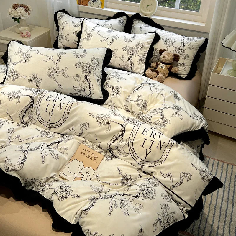 Decorbites™ Korean Black White Hepburn Style Bettwäsche-Set mit Spitzen-Spannbettlaken-Set