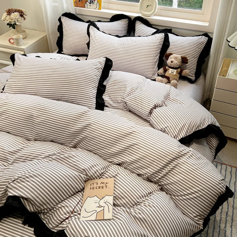 Decorbites™ Korean Black White Hepburn Style Bettwäsche-Set mit Spitzen-Spannbettlaken-Set