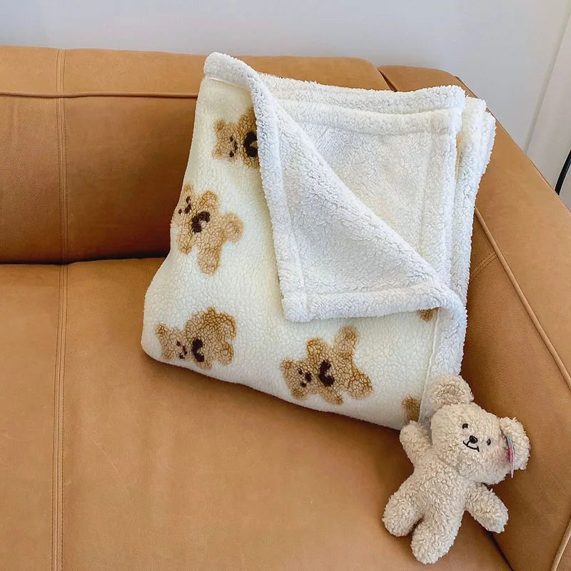 Decorbites™ Kleiner Bär Lamm Plüschdecke, doppellagige warme Fleece-Abdeckung