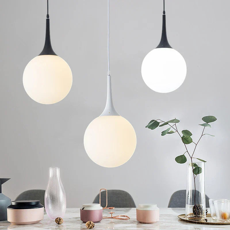 Decorbites™ Glas-Kugeln-LED-Hängeleuchten für modernes Wohnzimmer, schwarze/weiße Hornarmaturen