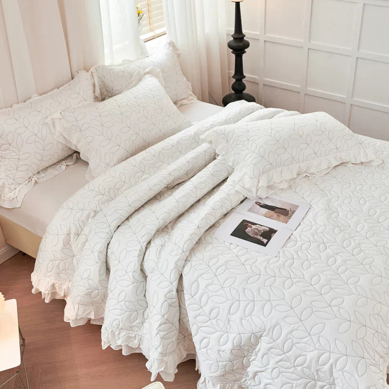 Lace Ruffle Quilt Set
