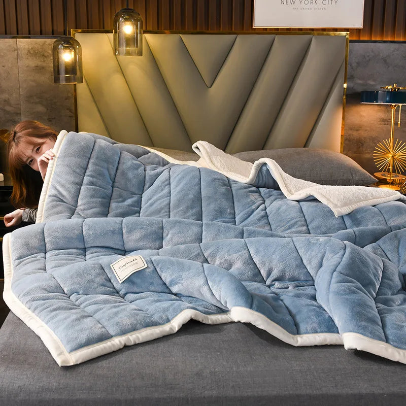 Decorbites™ Kuscheliges Korallen-Fleece 3-Lagiges Bettdecken für Herbst- & Winterwärme