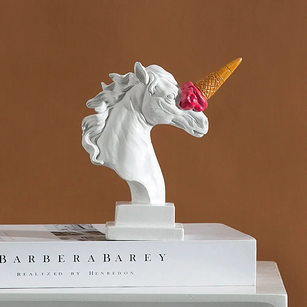 Decorbites™ Eiscreme-Pferdekopf-Harzskulptur-Figur für Heim- und Bürodekoration & Geschenke