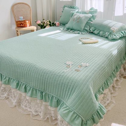 DecorBites™ Handmade Lace Flowers Quilted Bedspread Coverlet Queen Double Mattress Cover