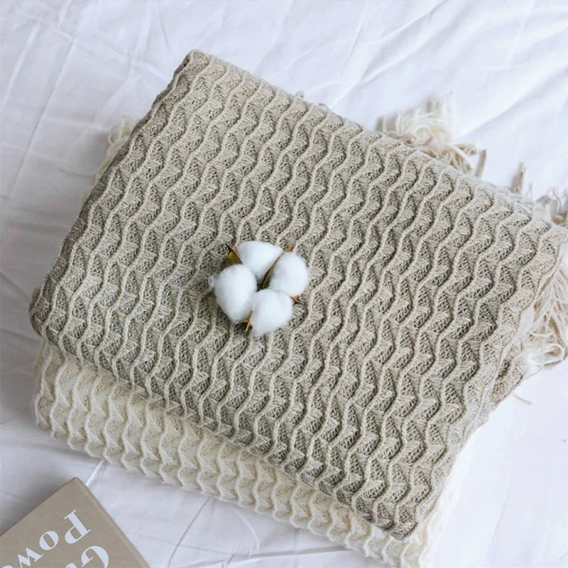 Decorbites™ Geometrische Strick-Sofadecke mit Troddel - Staubdichter Bettüberwurf und Freizeitwurfdecke