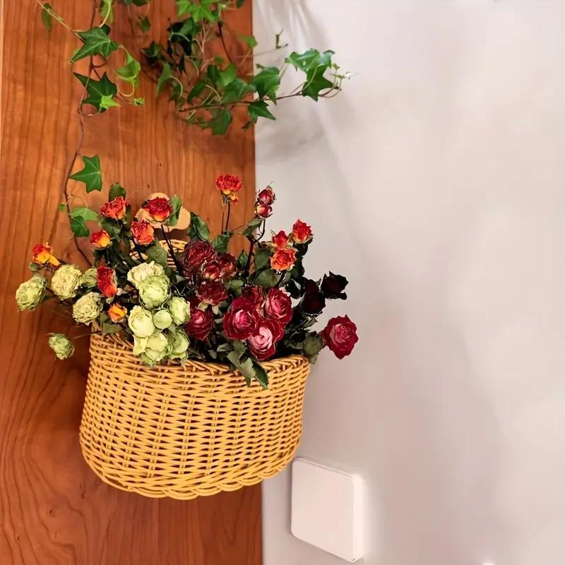 Dreiteiliges Set aus Imitationsrattan Wandmontage-Wandkörben und Kunststoffgeflochtenen Aufhängekörben