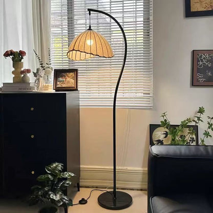 Internet-berühmt und Vintage S-förmige Halbmond-Bodenlampe Silent Wind