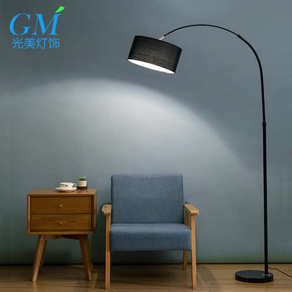 Stehlampe im Schlafzimmer und Arbeitszimmer