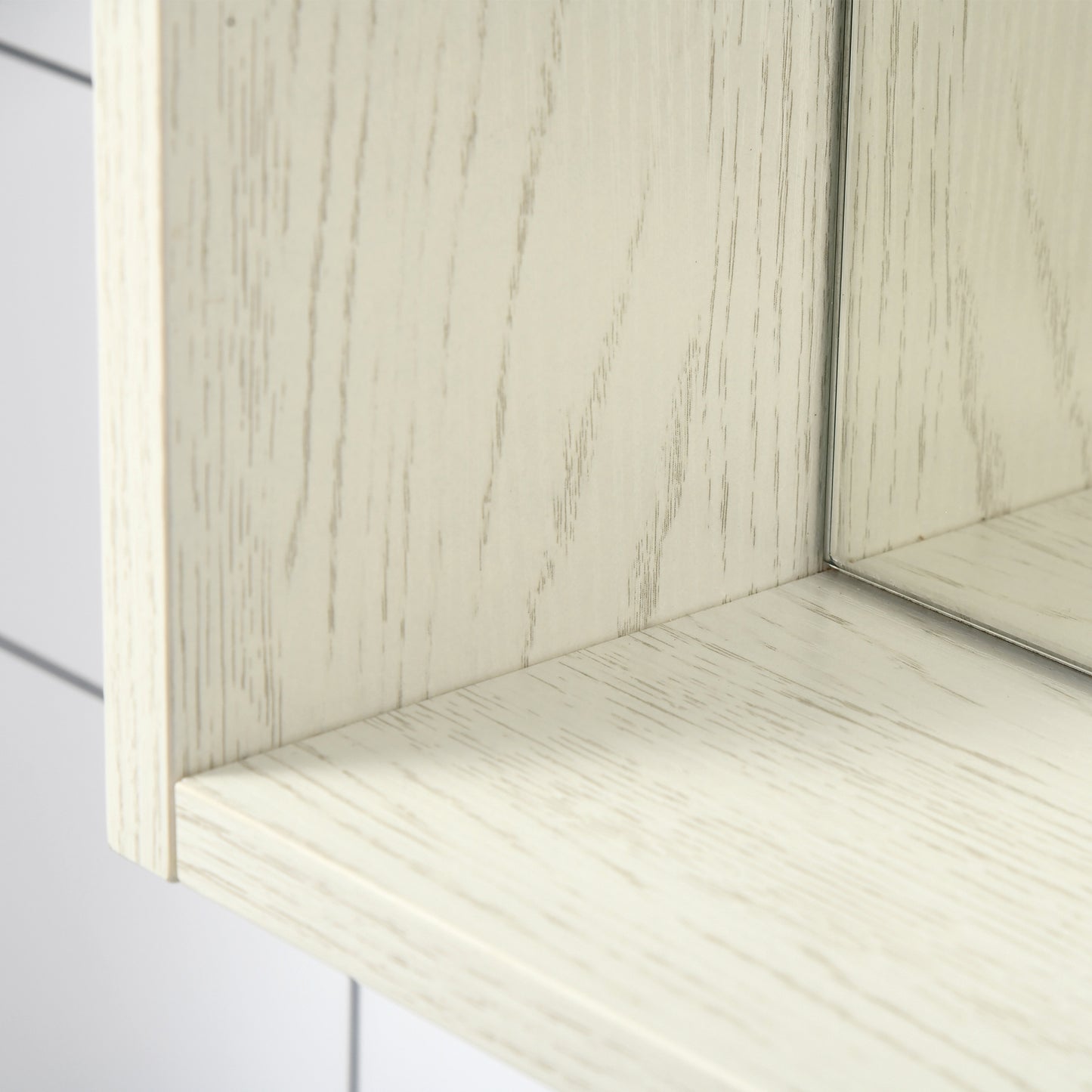 24,75" x 25,5" Badezimmer-Medikamentenschrank mit Spiegel
