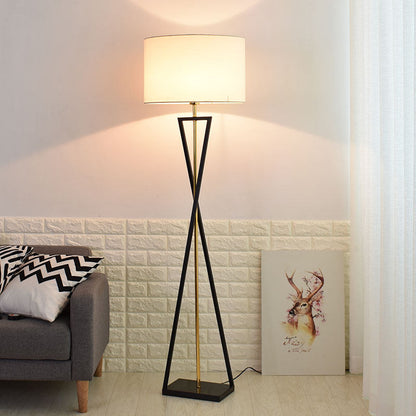 Wohnzimmer Stehlampe Einfaches Sofa Vertikaler Tisch