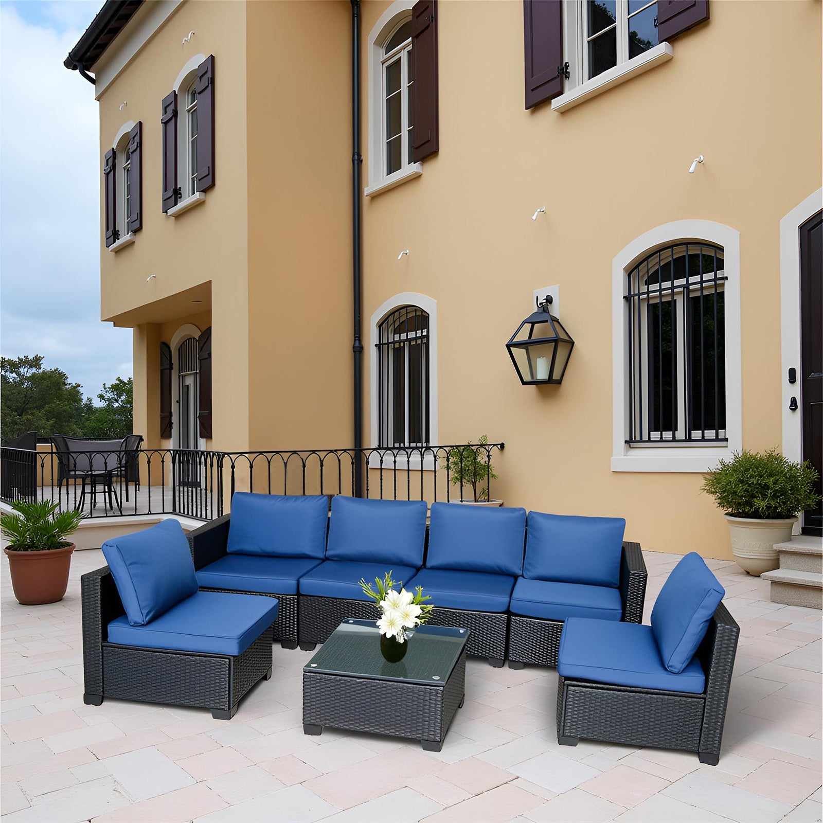 Siebenteiliges Sofaset mit Tisch und Sessel, Schwarz, PE-Rattan, Außenmöbel 7-JH001, Karton 3-1-2-3 mit blauen Sitzkissen