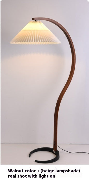 Nordische Stehlampe im Mittelalter-Stil für Schlafzimmer und Sofa